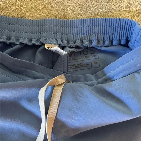 FIGS scrub set XS  Classic Blue Scrub Set - Picture 4 of 7